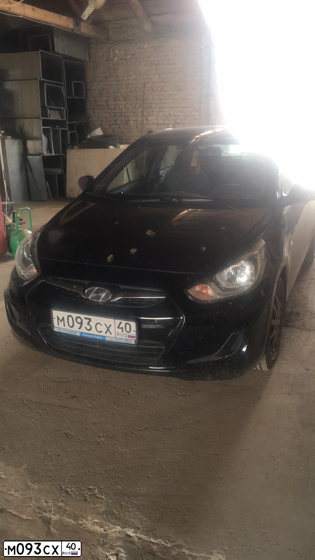 Фото автомобиля HYUNDAI SOLARIS, 2012 — госномер М093СХ40. Цвет: ЧЕРНЫЙ