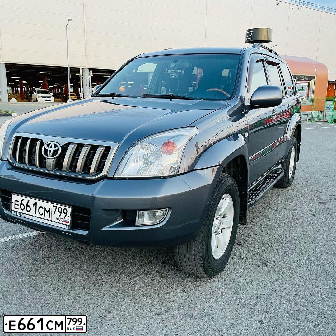 Фото автомобиля TOYOTA LANDCRUISER, 2007 — госномер У612ХЕ77. Цвет: ТЕМНО-СЕРЫЙ