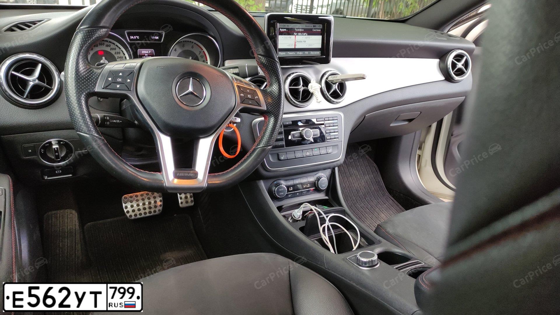 Фото автомобиля MERCEDES GLA-KLASSE, 2014 — госномер Е562УТ799. Цвет: Белый