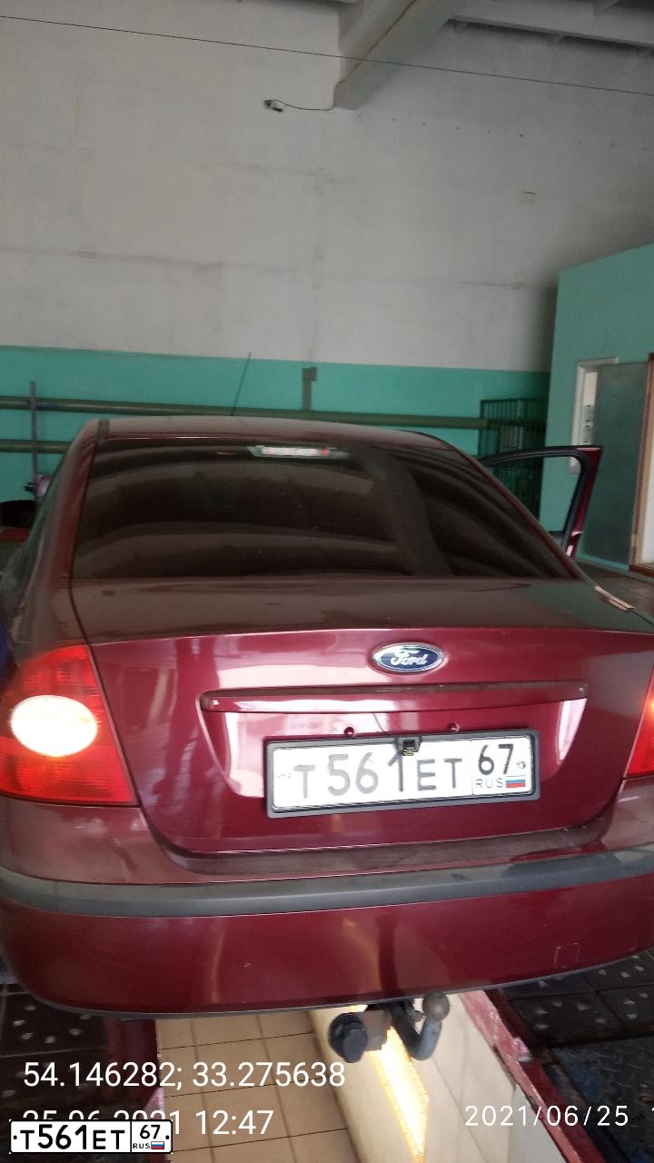 Фото автомобиля FORD FOCUS, 2007 — госномер Т561ЕТ67. Цвет: ВИШНЕВЫЙ