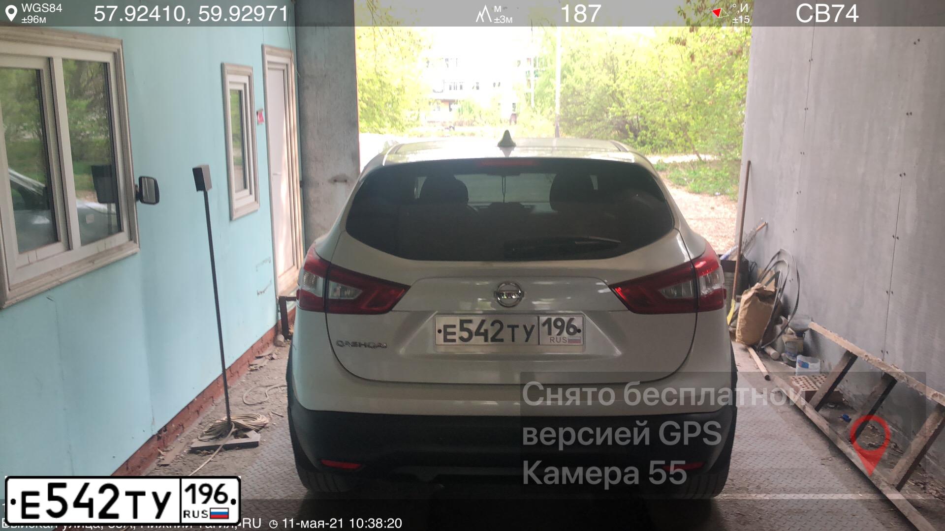 Фото автомобиля NISSAN QASHQAI, 2017 — госномер Е542ТУ196. Цвет: Белый
