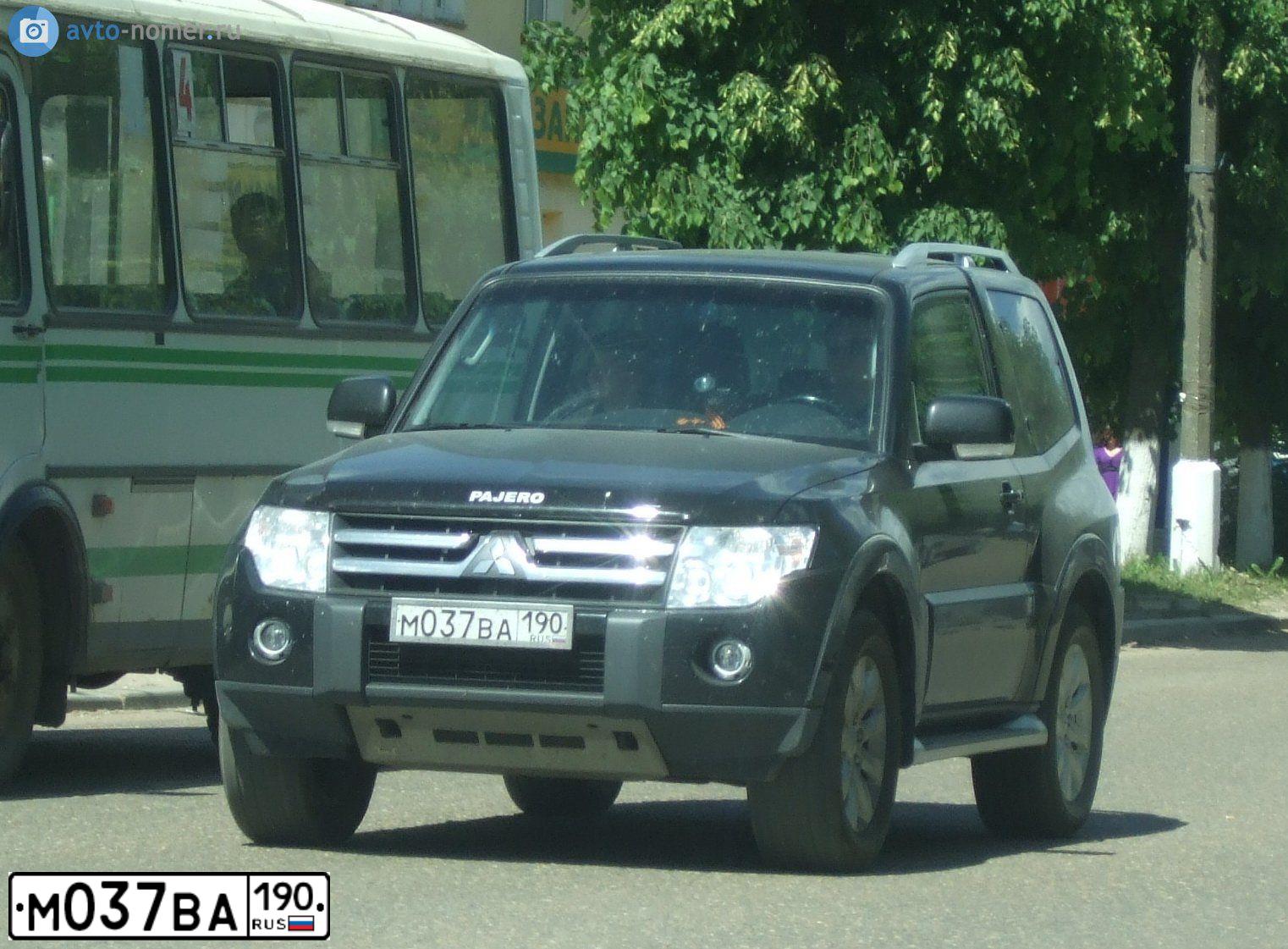 Фото автомобиля MITSUBISHI PAJERO, 2008 — госномер М037ВА190. Цвет: ЧЕРНЫЙ
