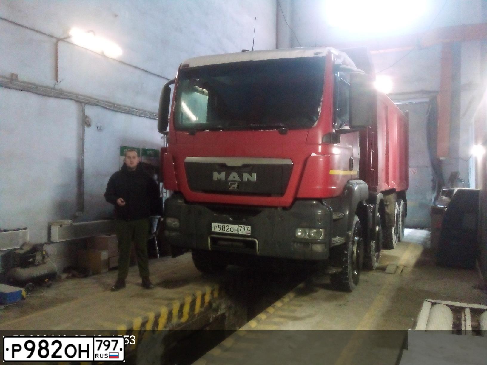 Фото автомобиля MAN TGS 41.XXX /8X4/, 2012 — госномер Р982ОН797. Цвет: Красный