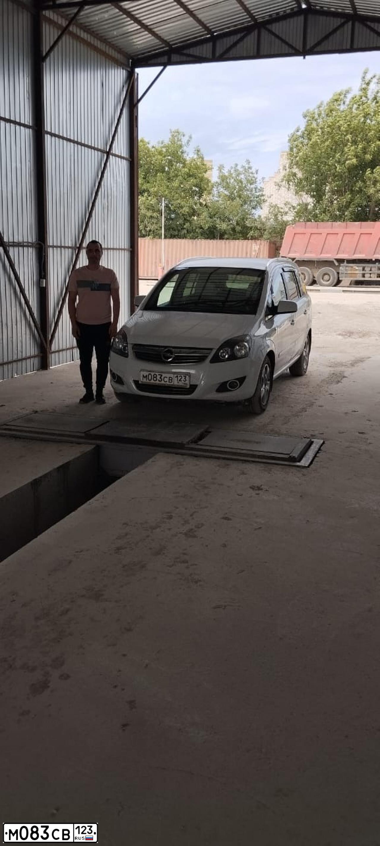 Фото автомобиля OPEL ZAFIRA, 2013 — госномер М083СВ123. Цвет: БЕЛЫЙ