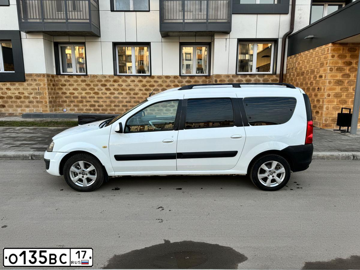 Фото автомобиля LADA LARGUS, 2019 — госномер О135ВС17. Цвет: Белый