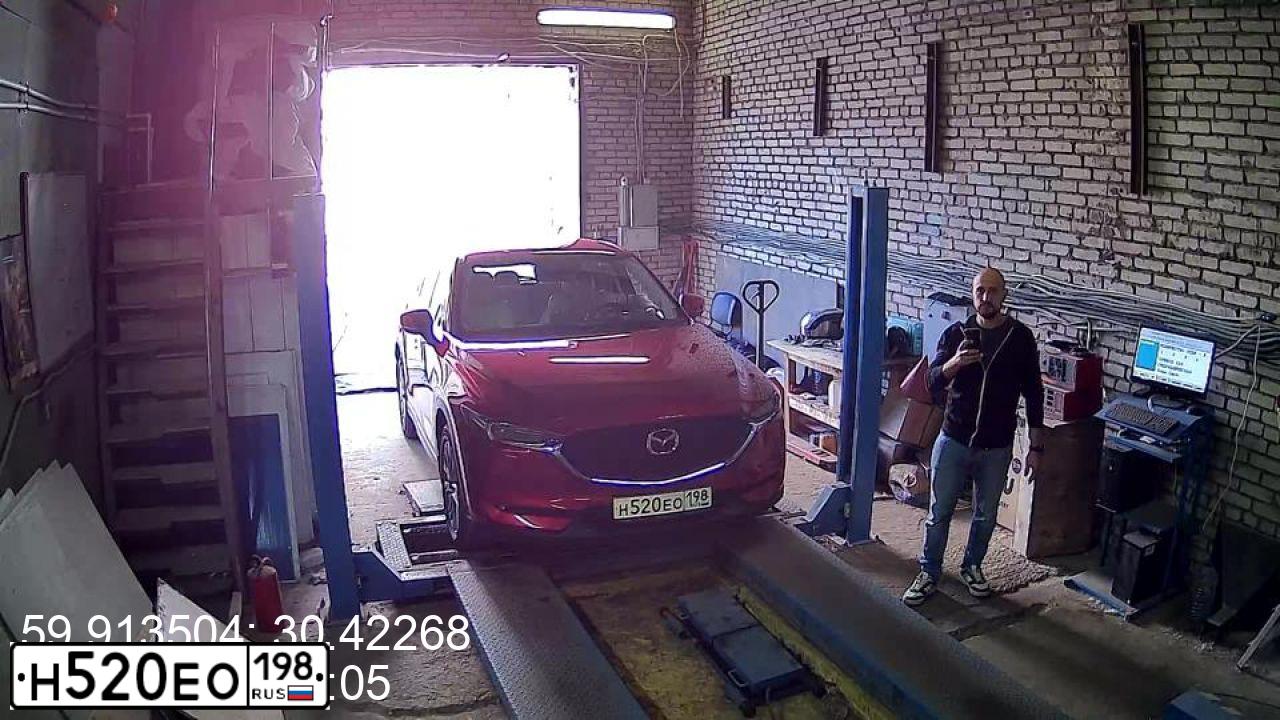 Фото автомобиля MAZDA CX-5, 2019 — госномер С628ВЕ198. Цвет: Красный