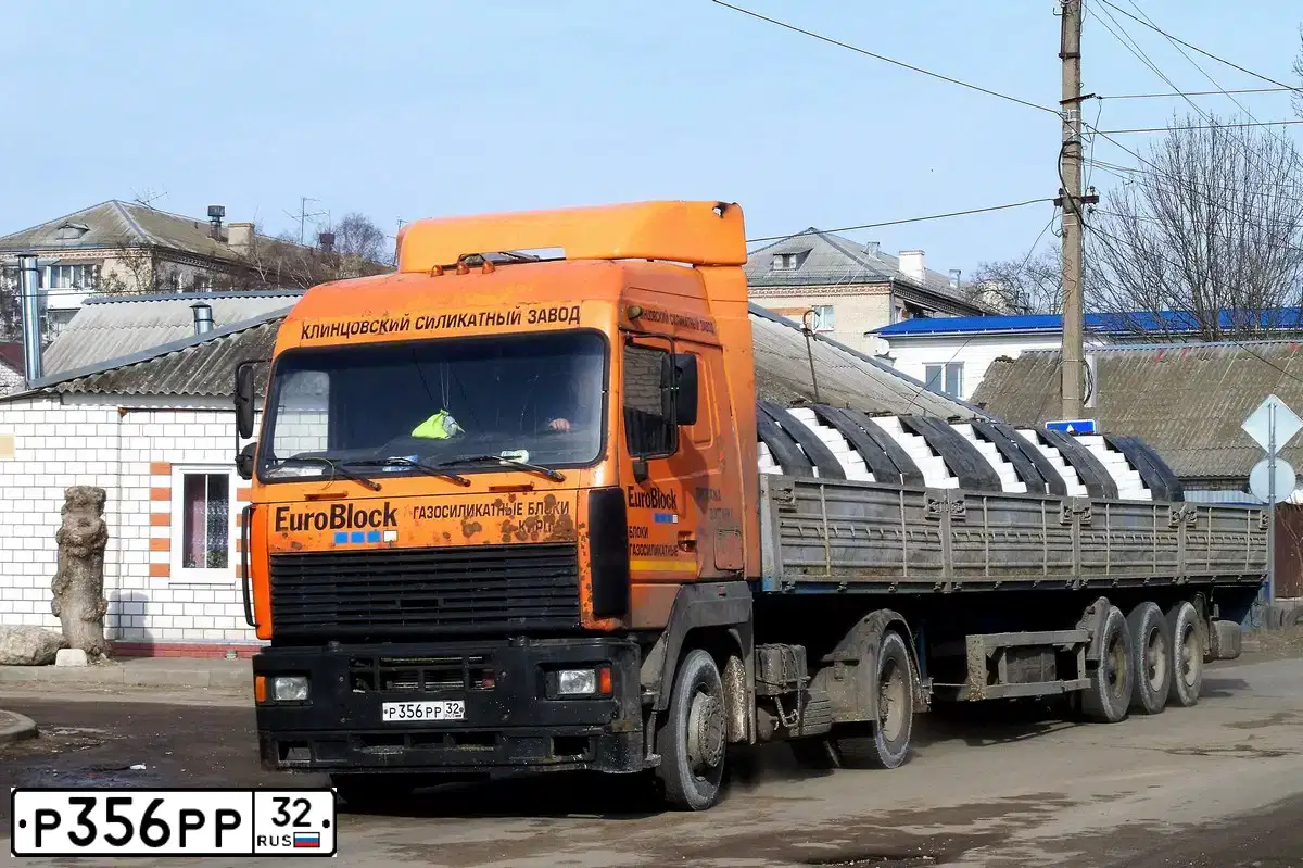 Фото автомобиля MAZ 5440 /4X2/, 2010 — госномер У967АЕ48. Цвет: БЕЛЫЙ