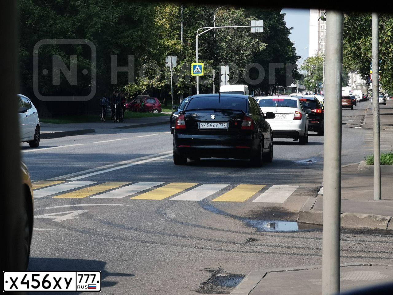 Фото автомобиля VOLKSWAGEN PASSAT, 1999 — госномер Е159СМ90. Цвет: синий
