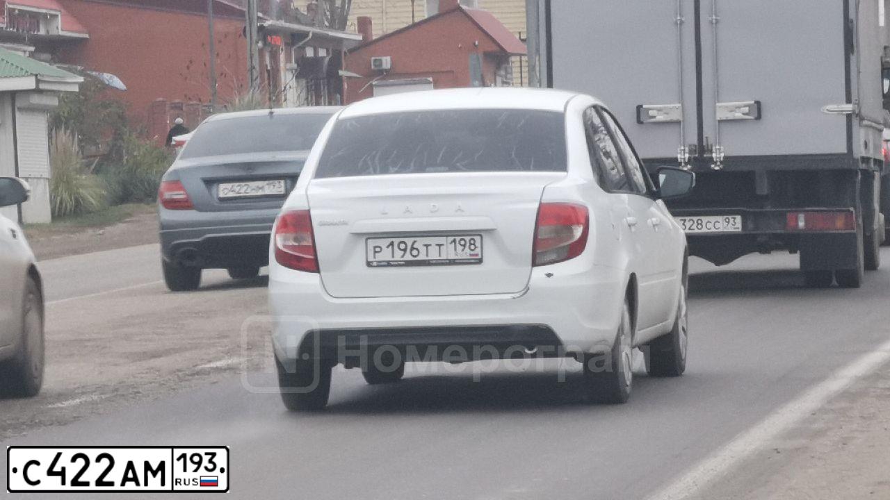 Фото автомобиля MERCEDES S-KLASSE, 2002 — госномер В457МУ01. Цвет: Серебристый