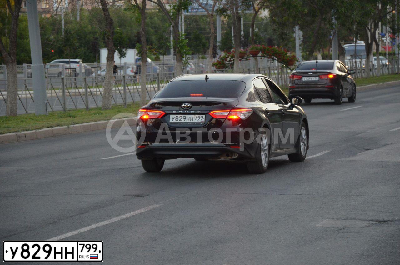 Фото автомобиля TOYOTA CAMRY, 2022 — госномер Е021МС156