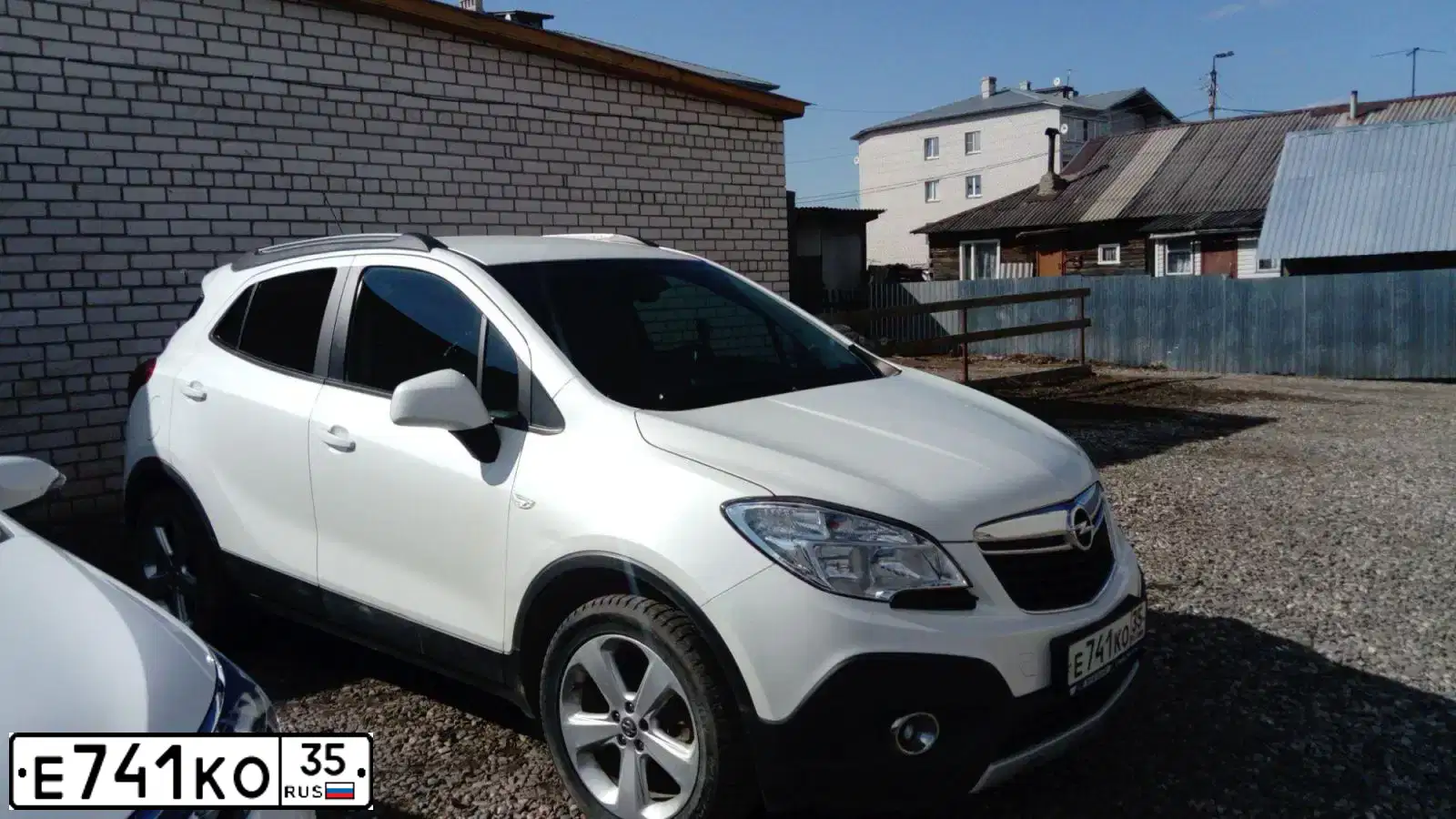 Фото автомобиля OPEL MOKKA, 2013 — госномер К780ММ35. Цвет: Белый