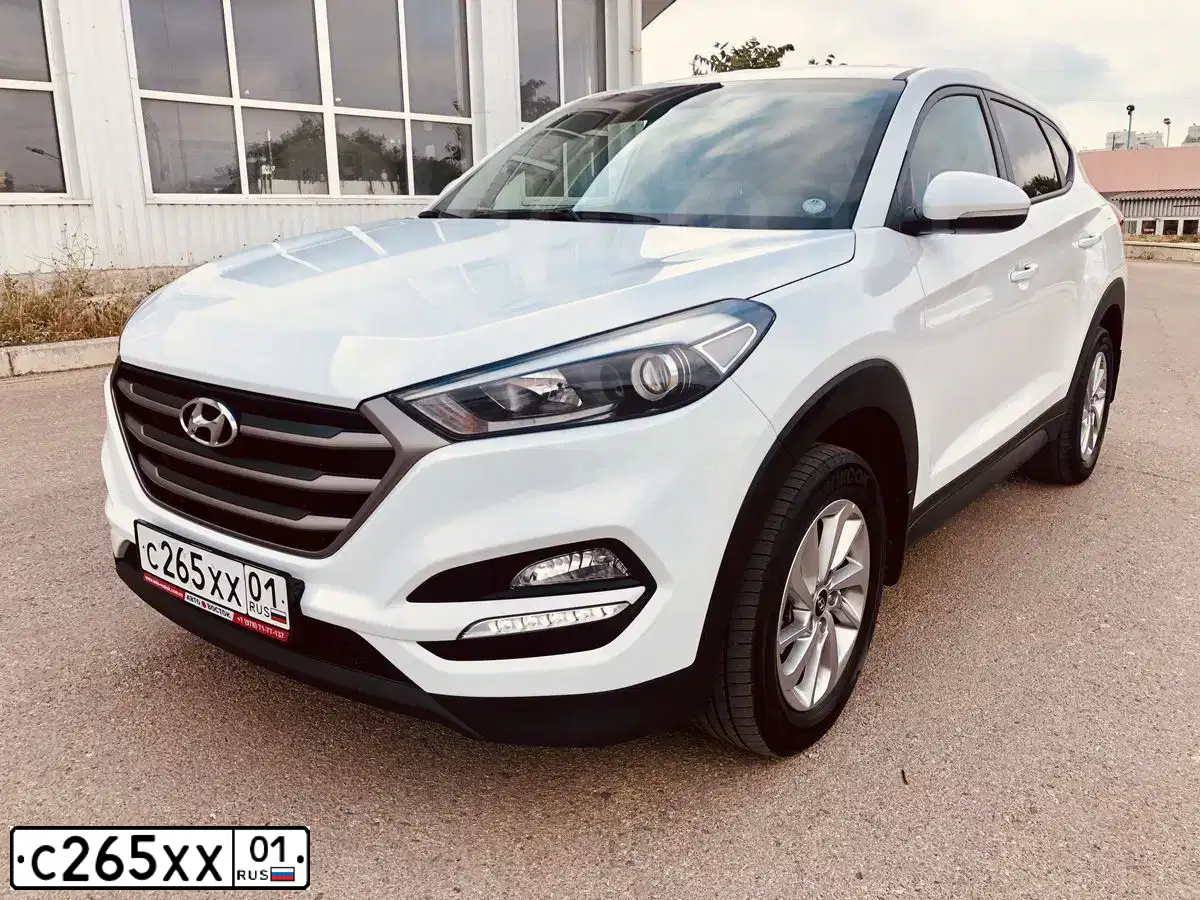Фото автомобиля HYUNDAI TUCSON, 2015 — госномер У500ТА01. Цвет: БЕЛЫЙ