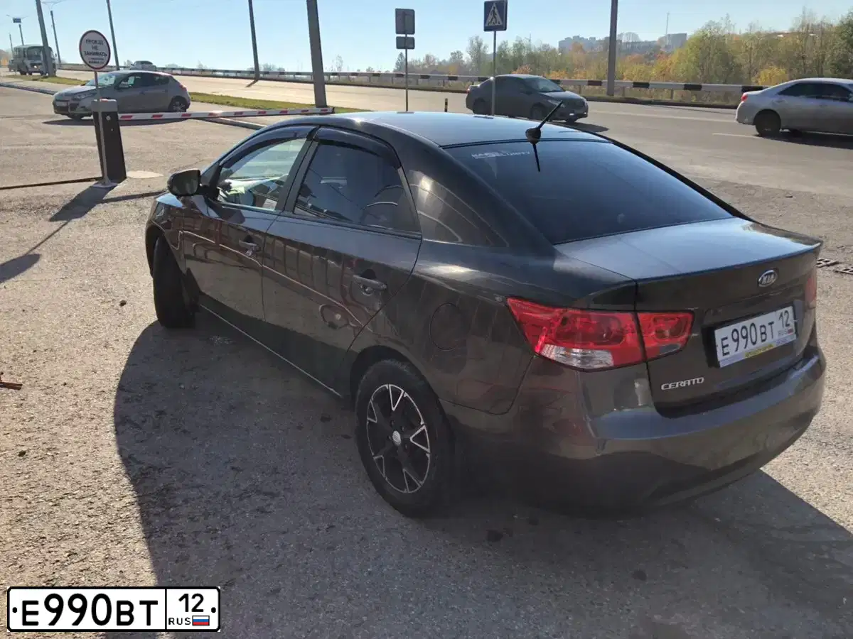 Фото автомобиля KIA CERATO, 2011 — госномер Е990ВТ12. Цвет: БРОНЗОВЫЙ