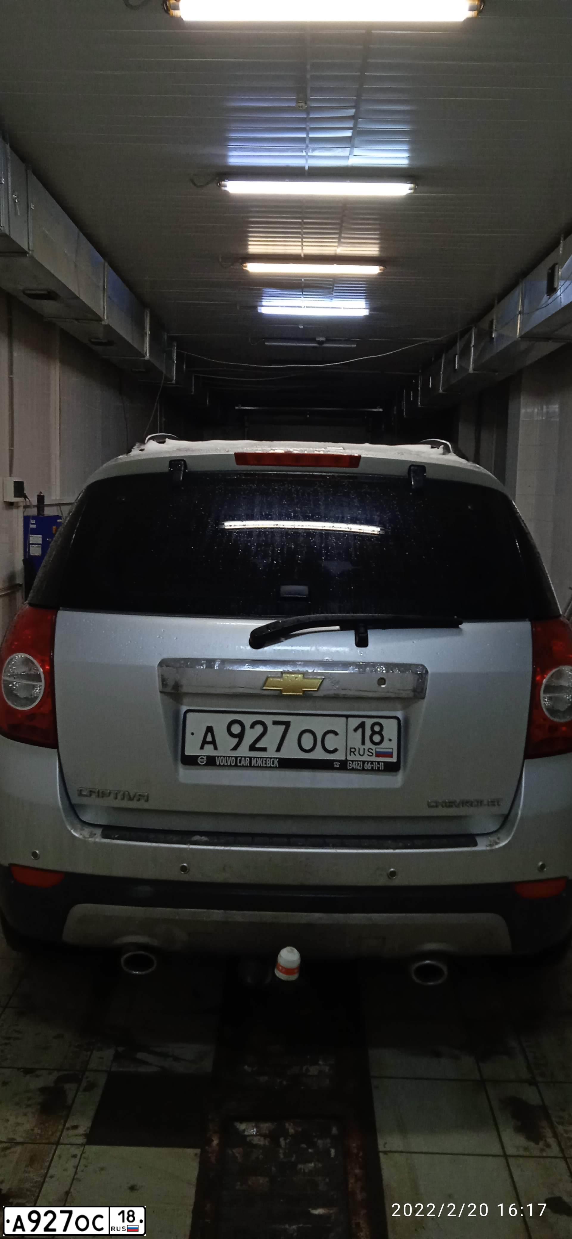Фото автомобиля CHEVROLET CAPTIVA, 2010 — госномер А927ОС18. Цвет: СЕРЕБРИСТЫЙ МЕТАЛЛИК