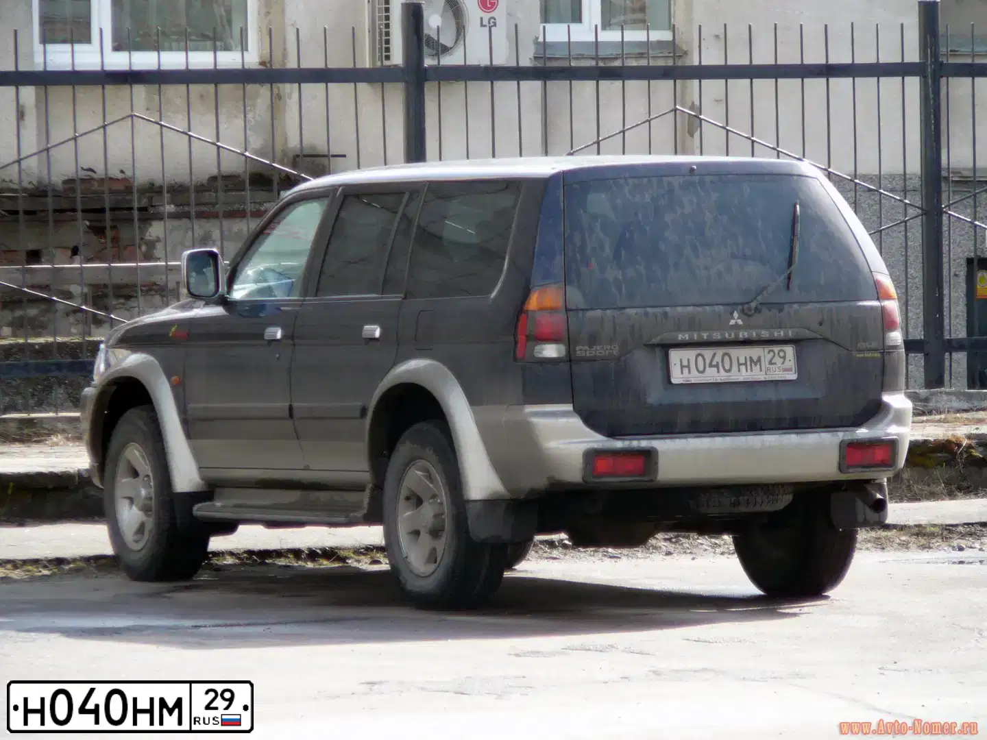 Фото автомобиля MITSUBISHI PAJERO SPORT, 2004 — госномер Н040НМ29. Цвет: СИНИЙ