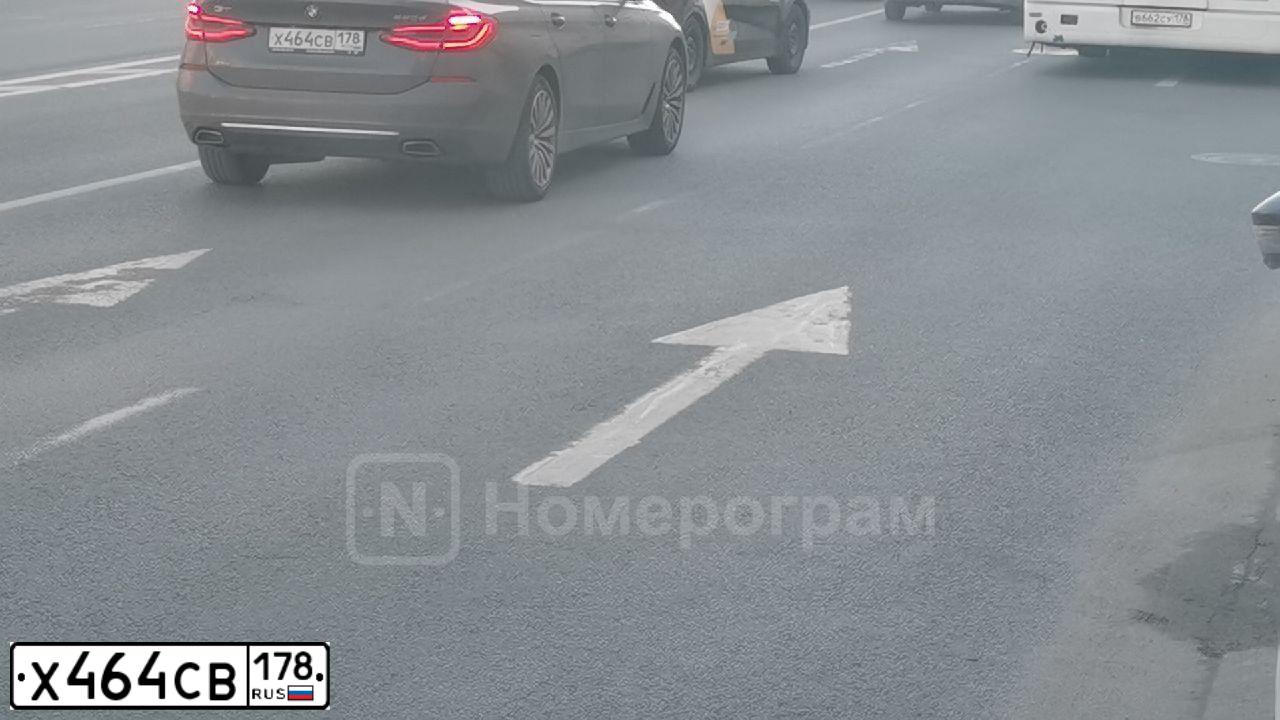 Фото автомобиля VOLKSWAGEN TOUAREG, 2017 — госномер Х464СВ178. Цвет: ЧЕРНЫЙ