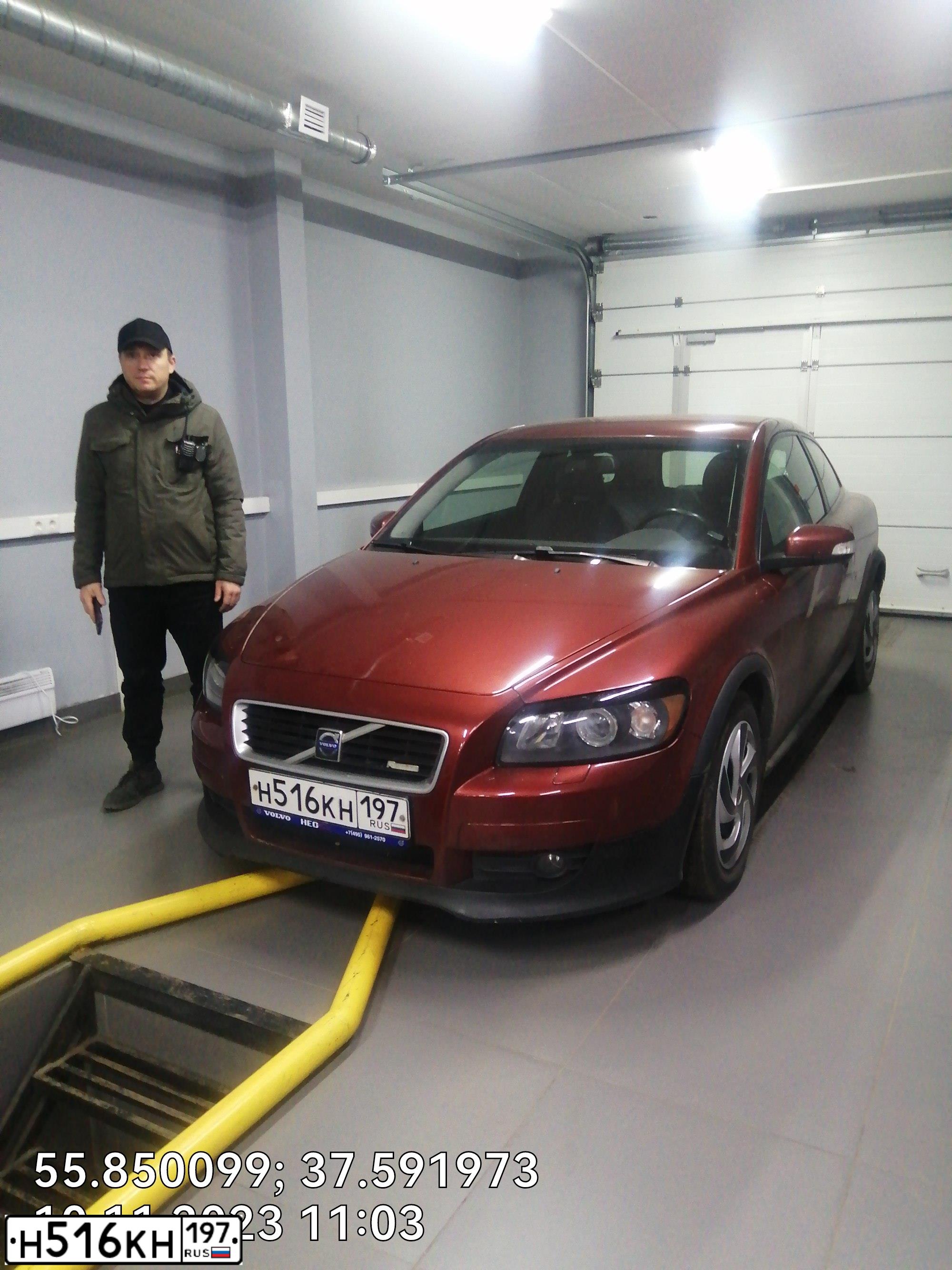 Фото автомобиля VOLVO C30, 2007 — госномер А842АР199. Цвет: КРАСНЫЙ