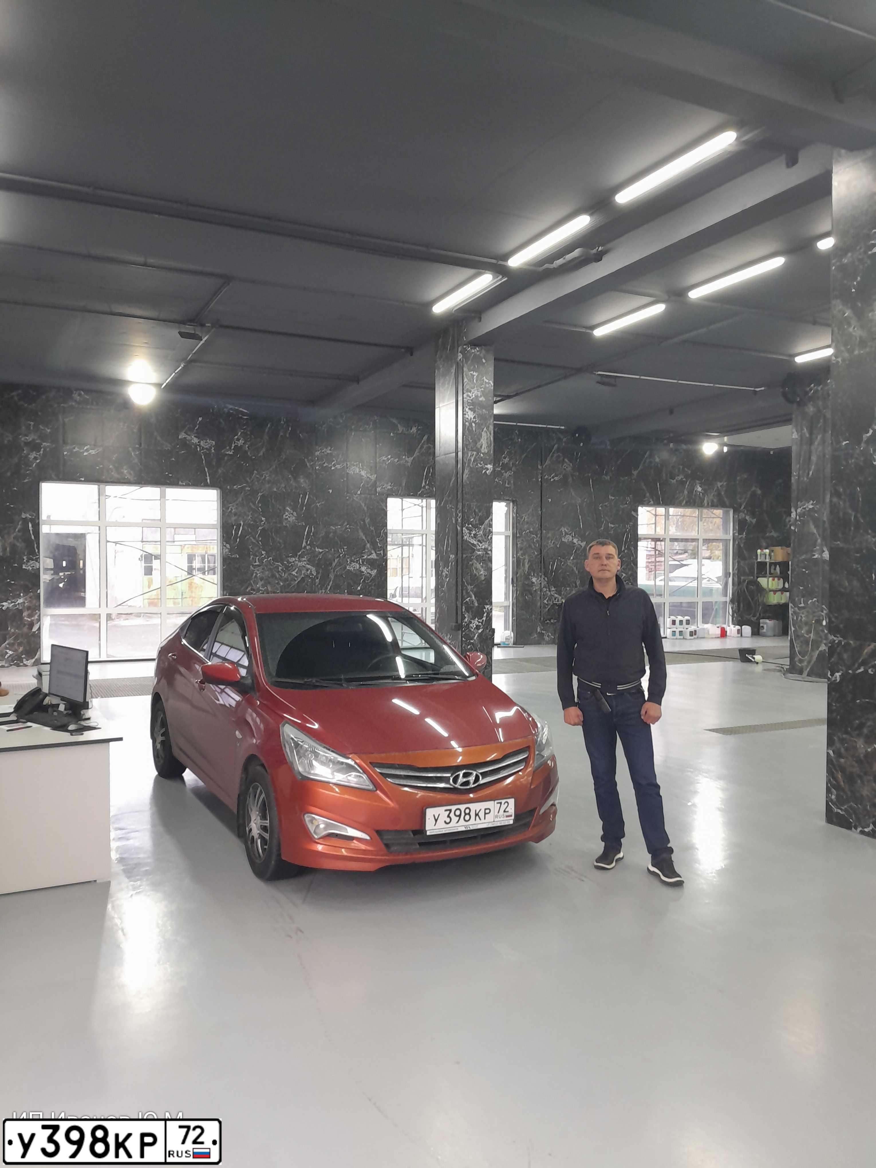 Фото автомобиля HYUNDAI SOLARIS, 2015 — госномер А132СЕ172. Цвет: КРАСНЫЙ ГРАНАТ