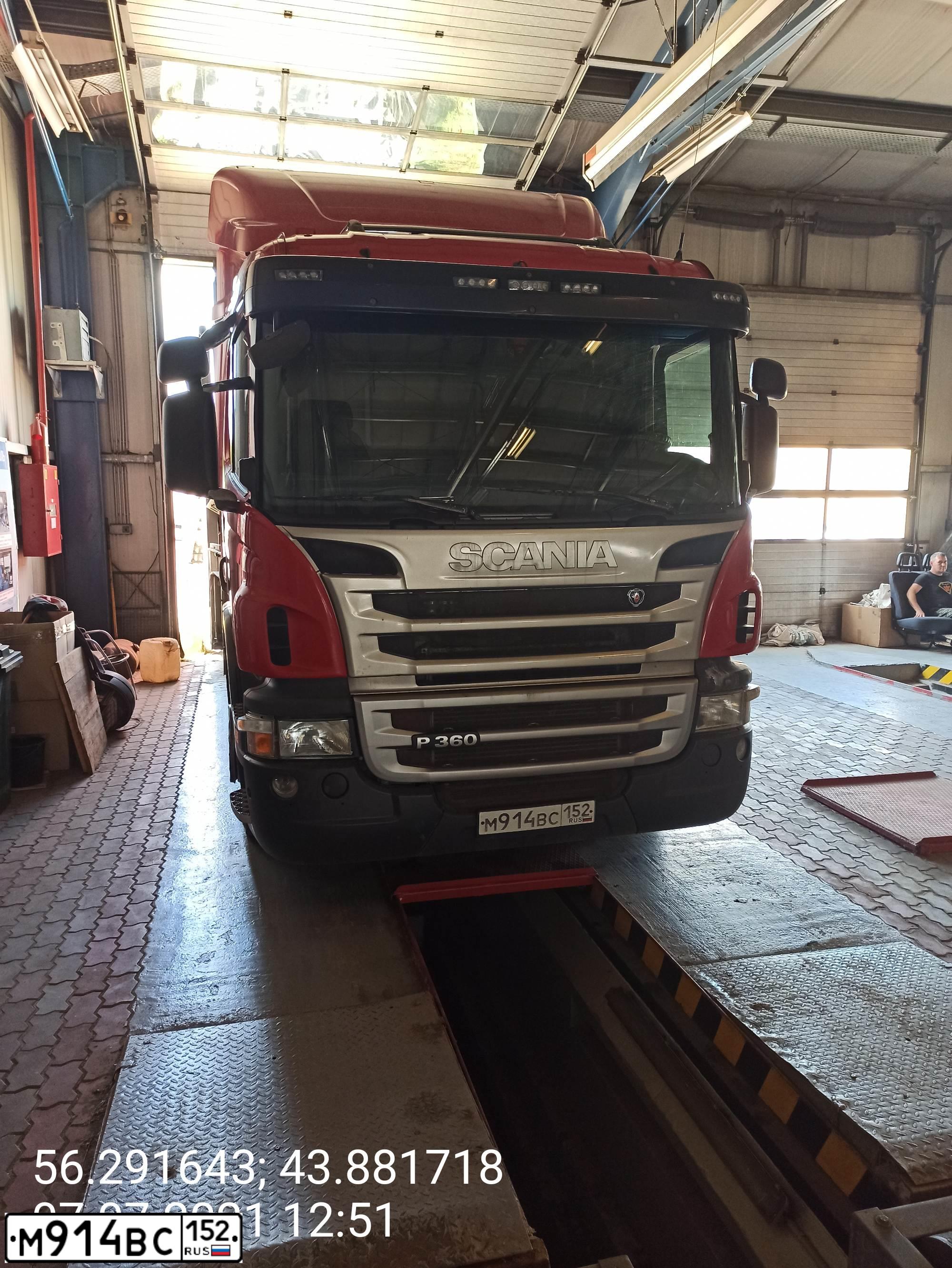 Фото автомобиля SCANIA SERIE P /4X2/, 2013 — госномер Е704МН142. Цвет: Красный