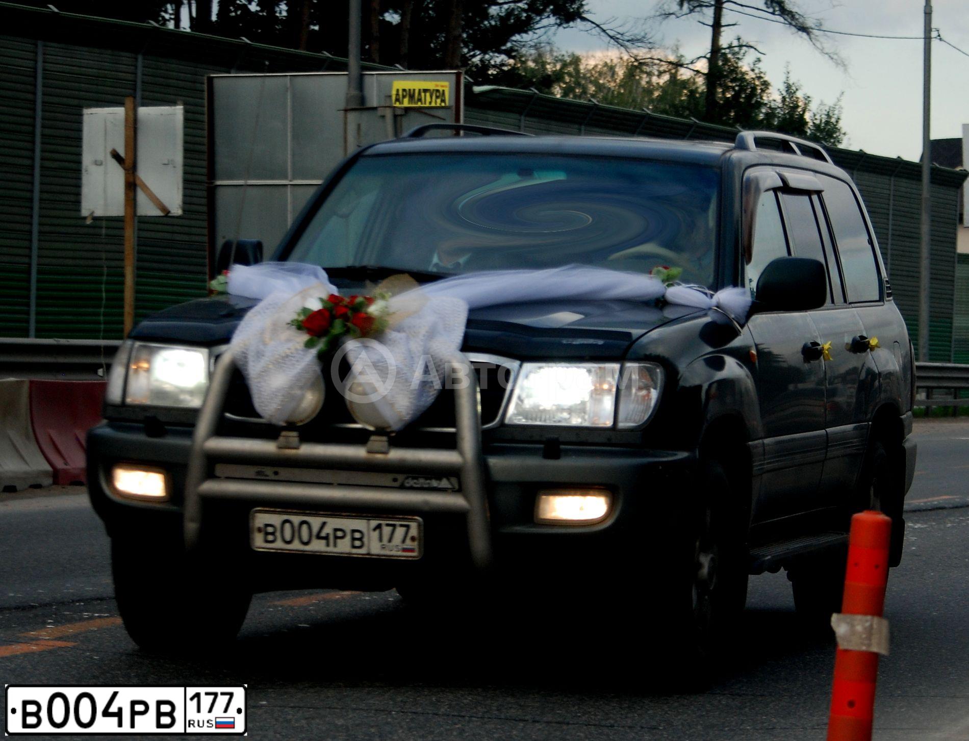 Фото автомобиля TOYOTA LANDCRUISER, 1999 — госномер А490МР77. Цвет: ЗЕЛЕНЫЙ
