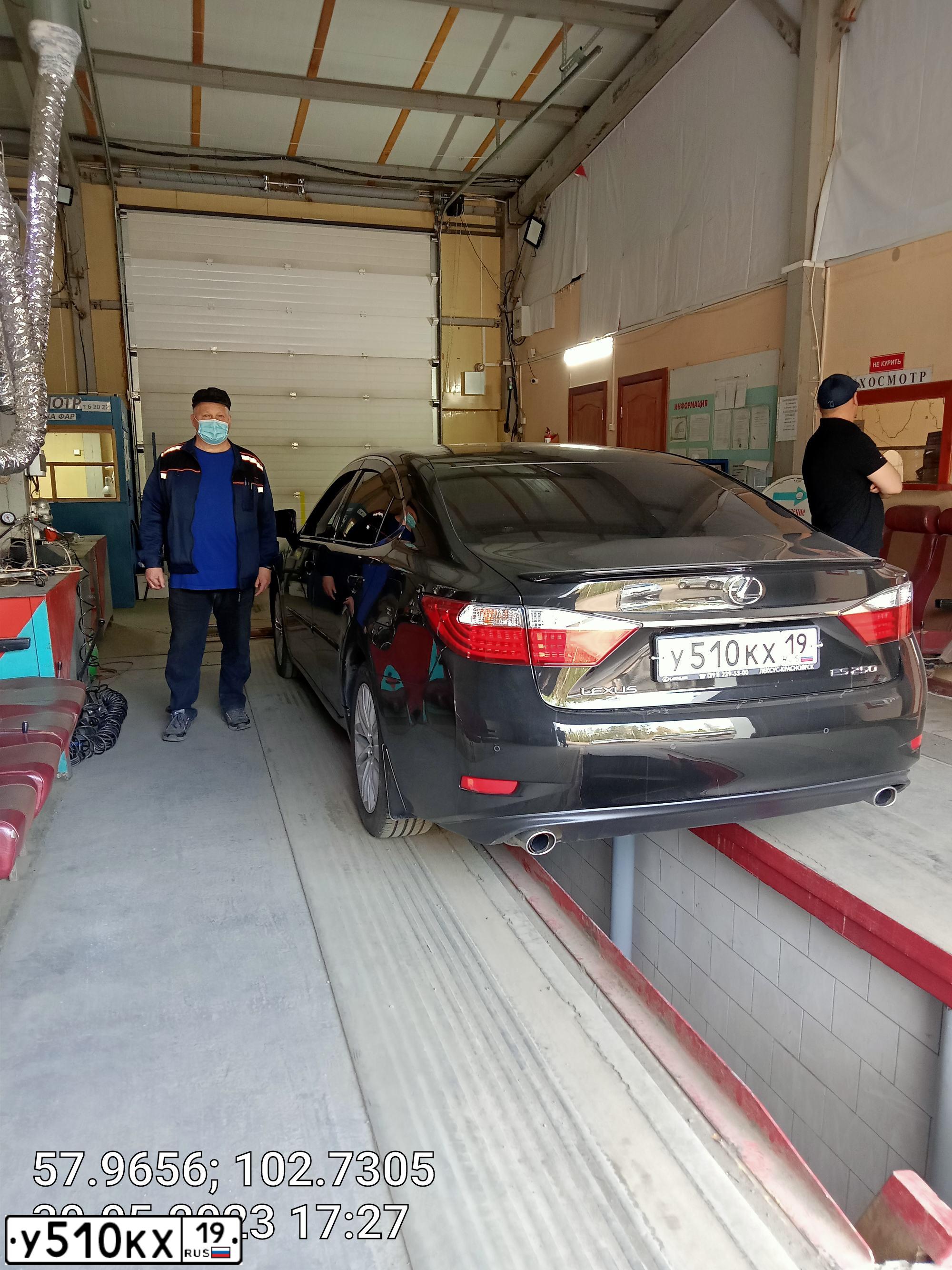 Фото автомобиля LEXUS ES, 2013 — госномер О050ОО17. Цвет: ЧЕРНЫЙ