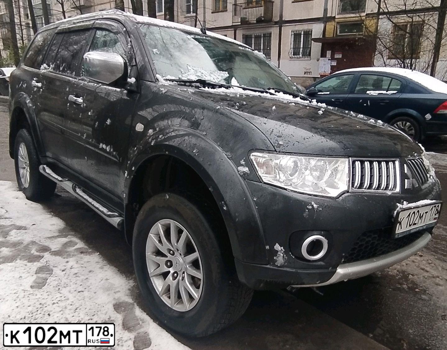 Фото автомобиля MITSUBISHI PAJERO SPORT, 2011 — госномер К102МТ178. Цвет: СЕРЫЙ