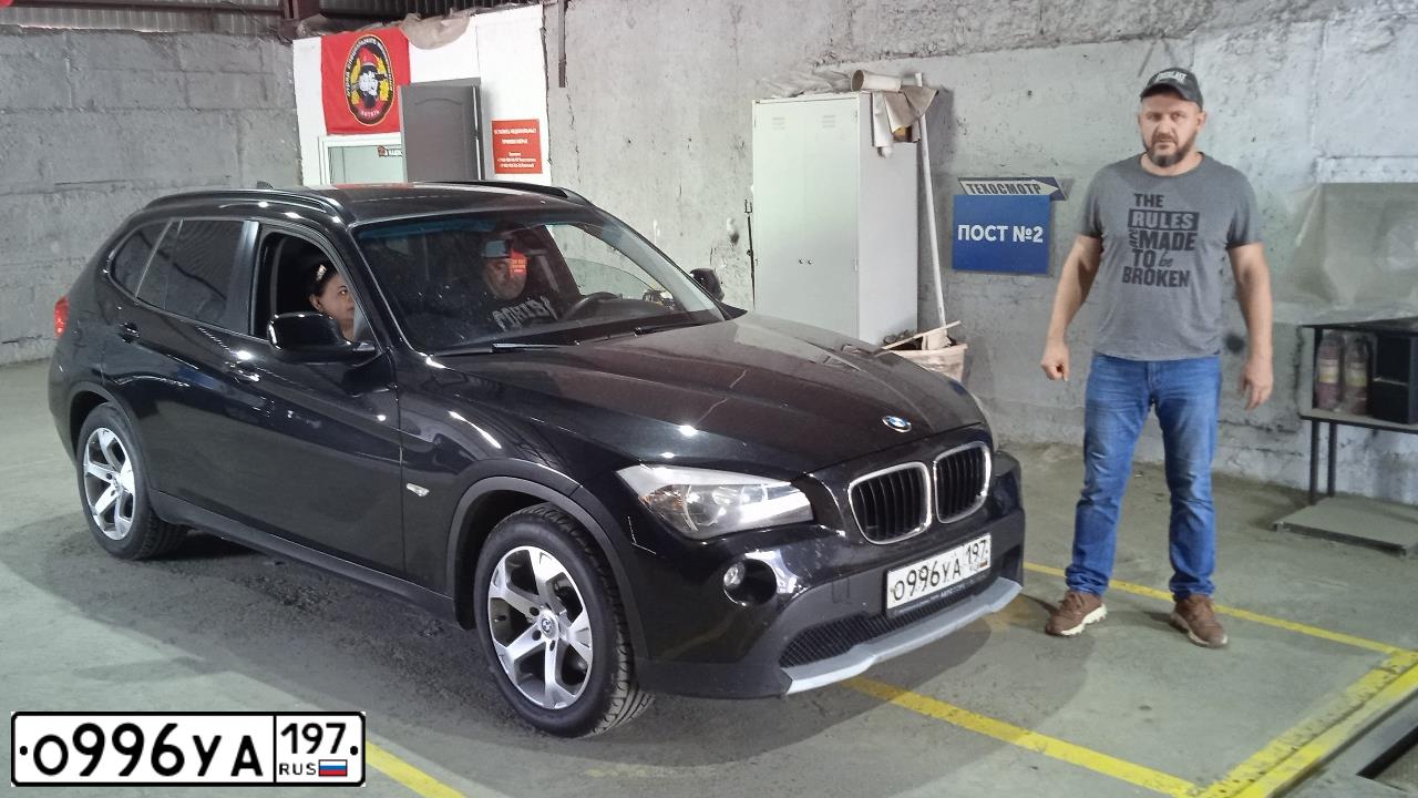 Фото автомобиля BMW X1, 2012 — госномер Н183ВА180. Цвет: ЧЕРНЫЙ