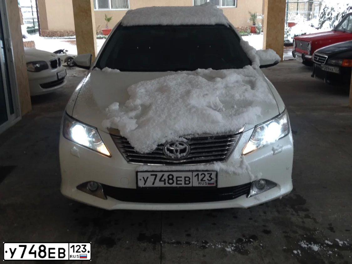 Фото автомобиля TOYOTA CAMRY, 2012 — госномер Р220ОВ126. Цвет: Белый