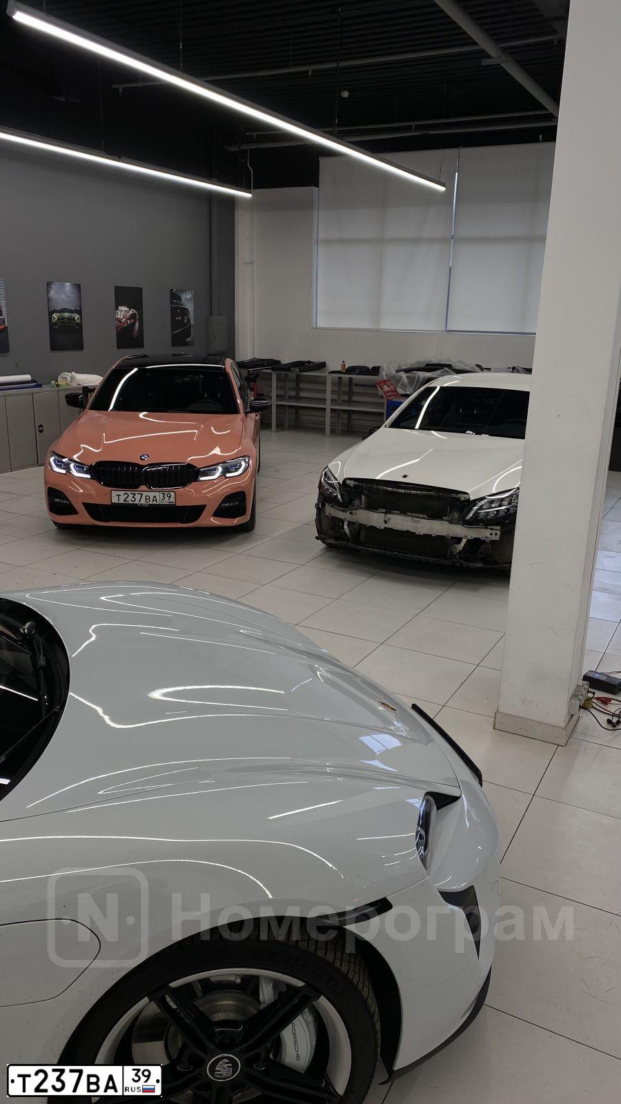 Фото автомобиля BMW SERIE 3, 2020 — госномер Т237ВА39. Цвет: ЧЕРНЫЙ