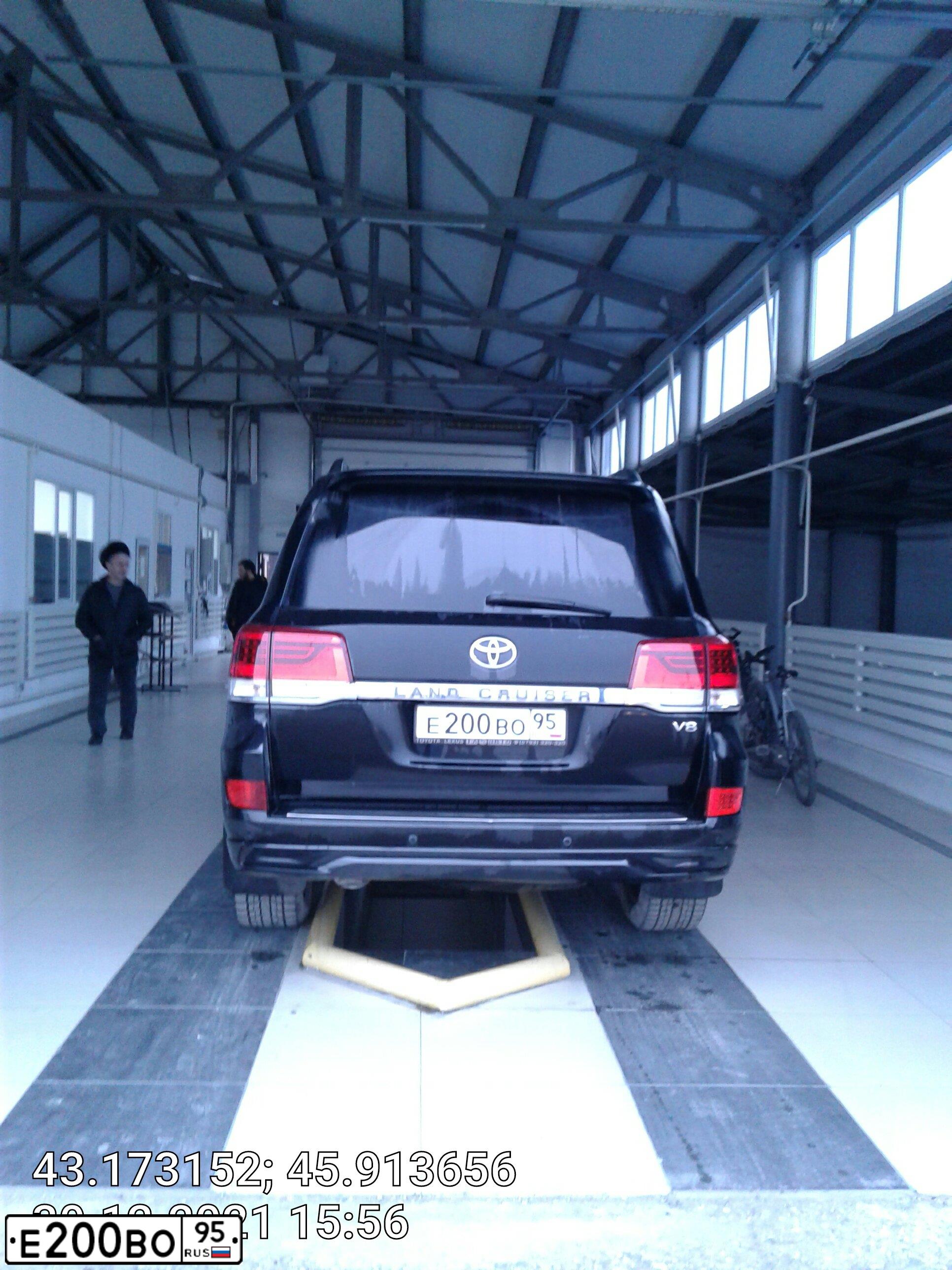 Фото автомобиля TOYOTA LANDCRUISER 200, 2009 — госномер А001ОК95. Цвет: ЧЕРНЫЙ