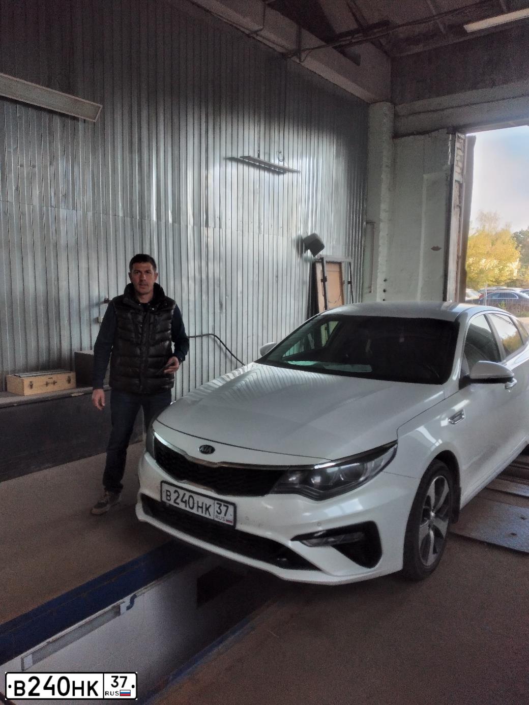 Фото автомобиля KIA MAGENTIS / OPTIMA, 2019 — госномер В240НК37. Цвет: Белый