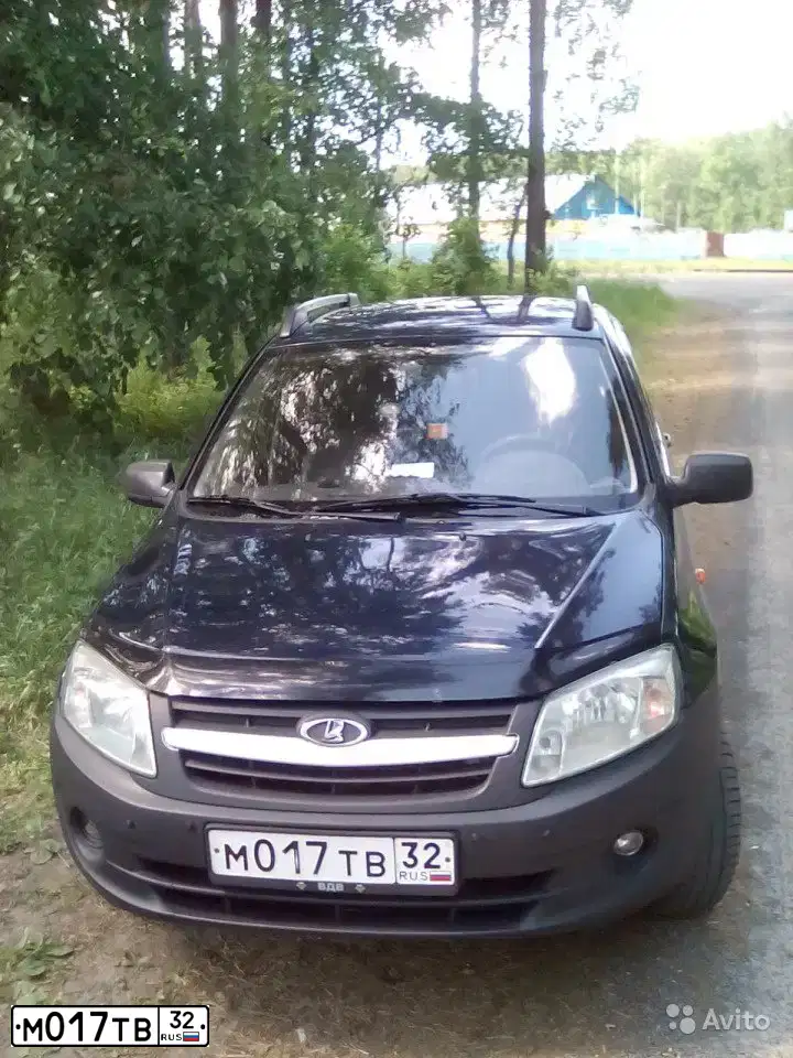 Фото автомобиля LADA 2190 GRANTA, 2013 — госномер М017ТВ32. Цвет: СИНИЙ