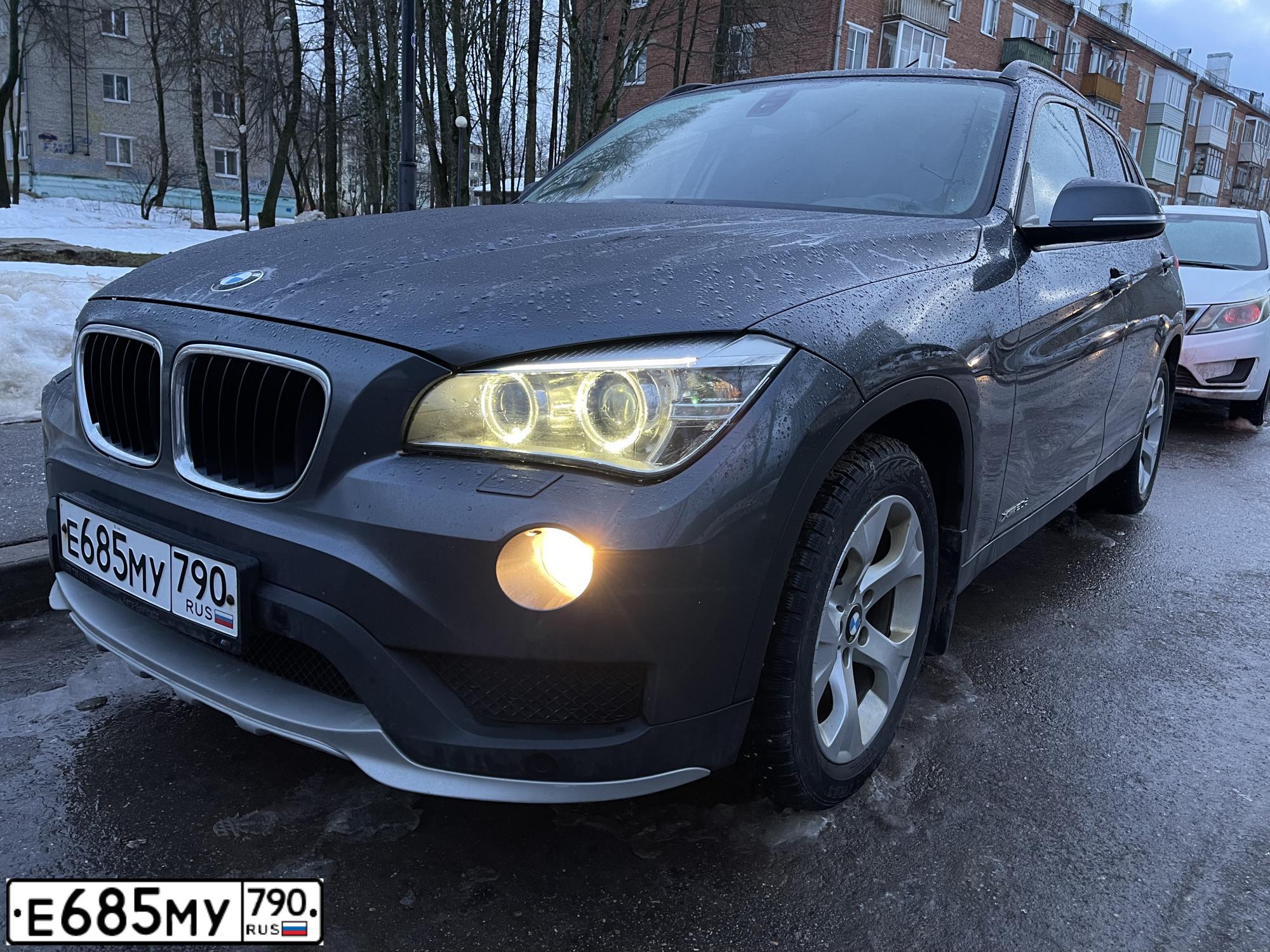 Фото автомобиля BMW X1, 2014 — госномер Е685МУ790. Цвет: СЕРЫЙ МЕТАЛЛИК
