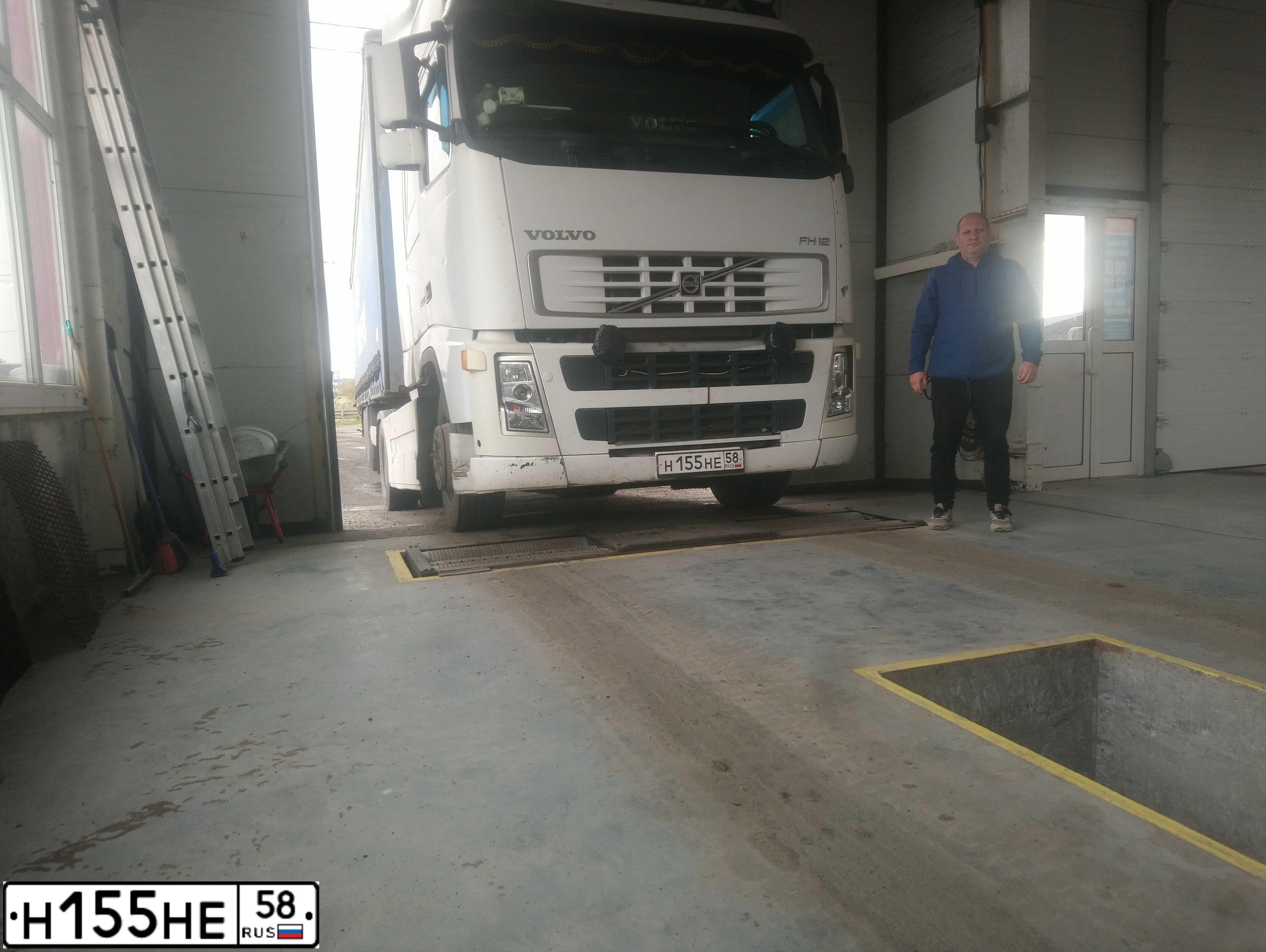 Фото автомобиля VOLVO SERIE FH /4X2/, 2010 — госномер Н155НЕ58