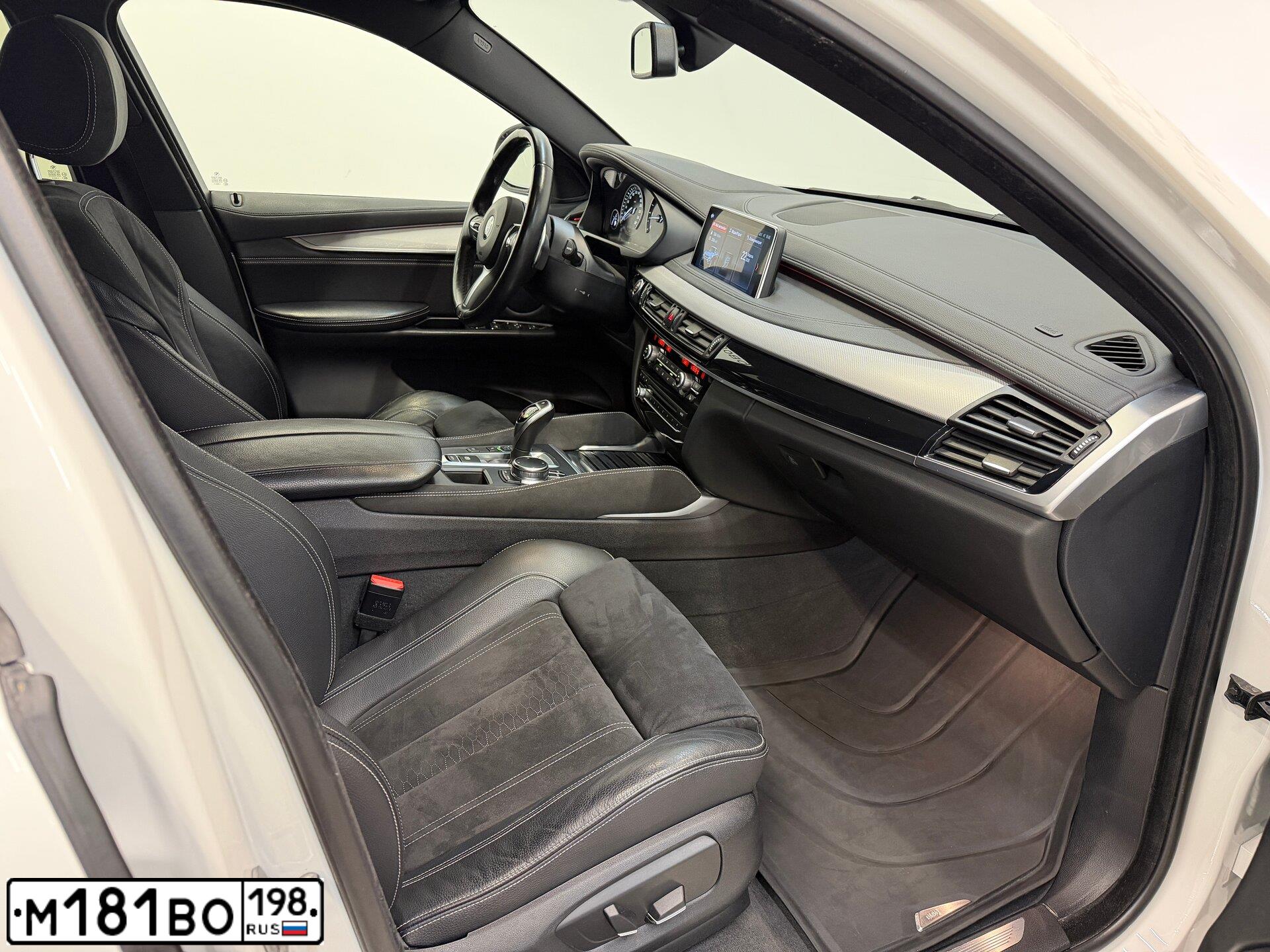 Фото автомобиля BMW X6, 2018 — госномер М181ВО198. Цвет: БЕЛЫЙ МЕТАЛЛИК