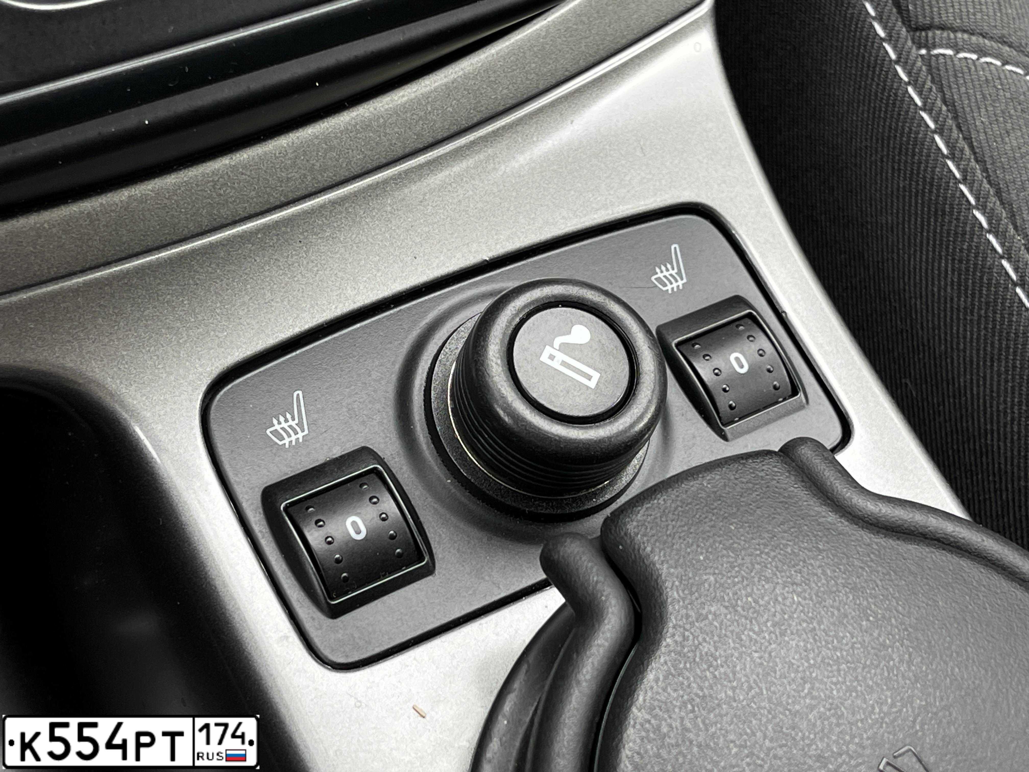 Фото автомобиля FORD KUGA, 2013 — госномер К826КУ18. Цвет: Серебристый