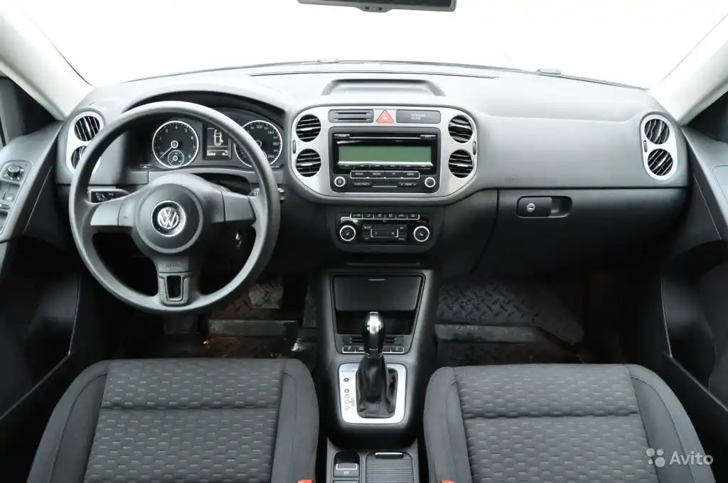 Фото автомобиля VOLKSWAGEN TIGUAN, 2011 — госномер У548ВК71. Цвет: СЕРЕБРИСТЫЙ