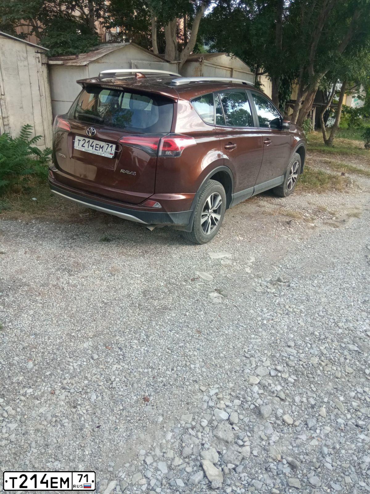 Фото автомобиля TOYOTA RAV4, 2017 — госномер Т214ЕМ71. Цвет: КОРИЧНЕВЫЙ МЕТАЛЛИК