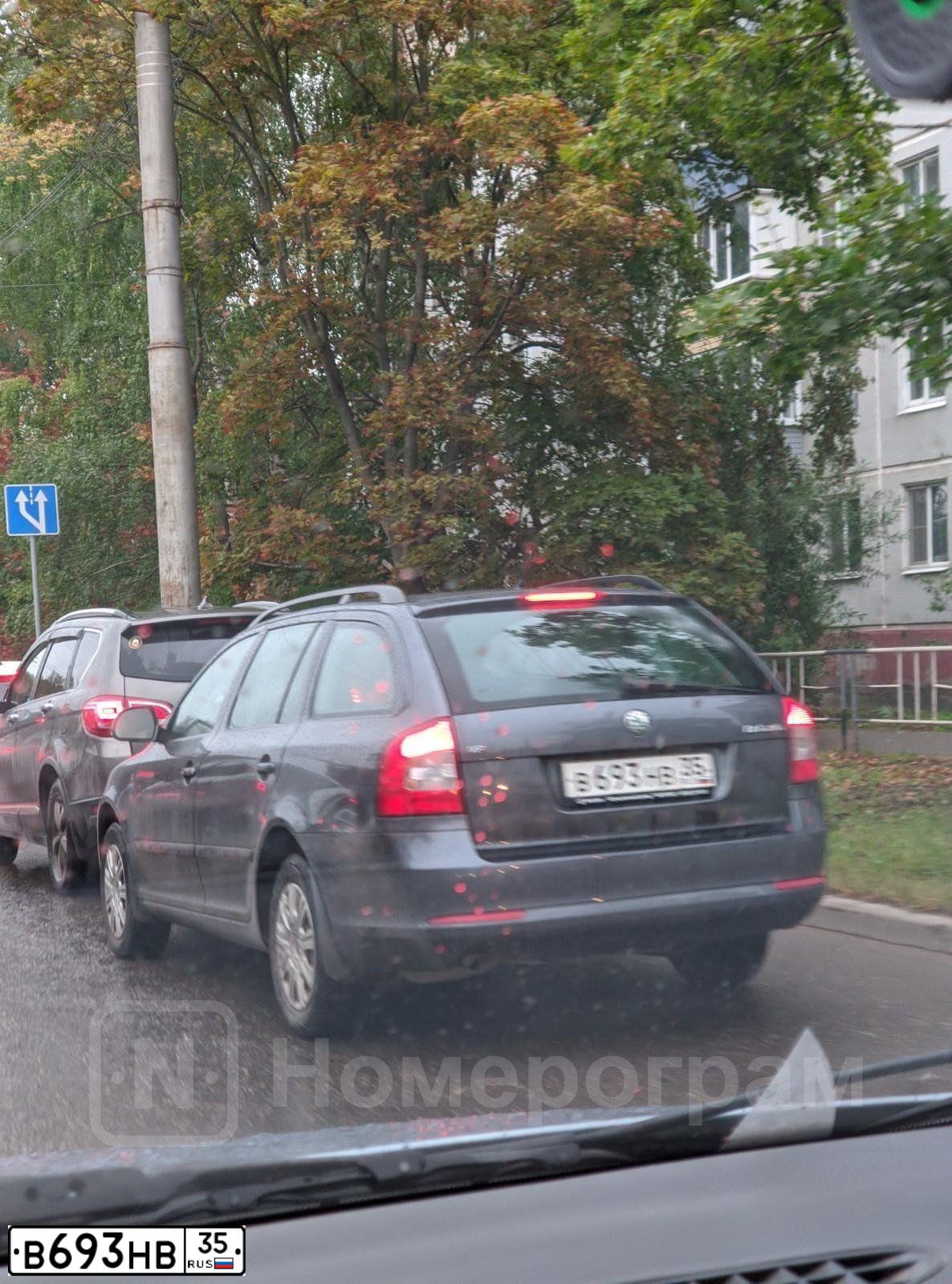 Фото автомобиля SKODA OCTAVIA, 2011 — госномер М737МО35. Цвет: ТЕМНО-СЕРЫЙ