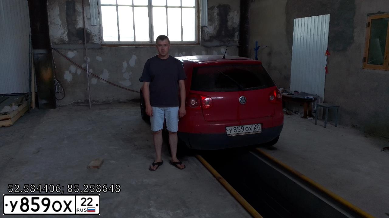 Фото автомобиля VOLKSWAGEN GOLF, 2007 — госномер У859ОХ22. Цвет: КРАСНЫЙ
