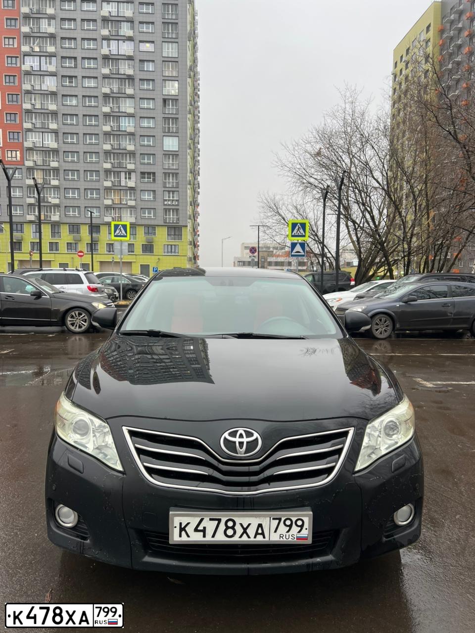 Фото автомобиля TOYOTA CAMRY, 2010 — госномер К478ХА799. Цвет: ЧЕРНЫЙ