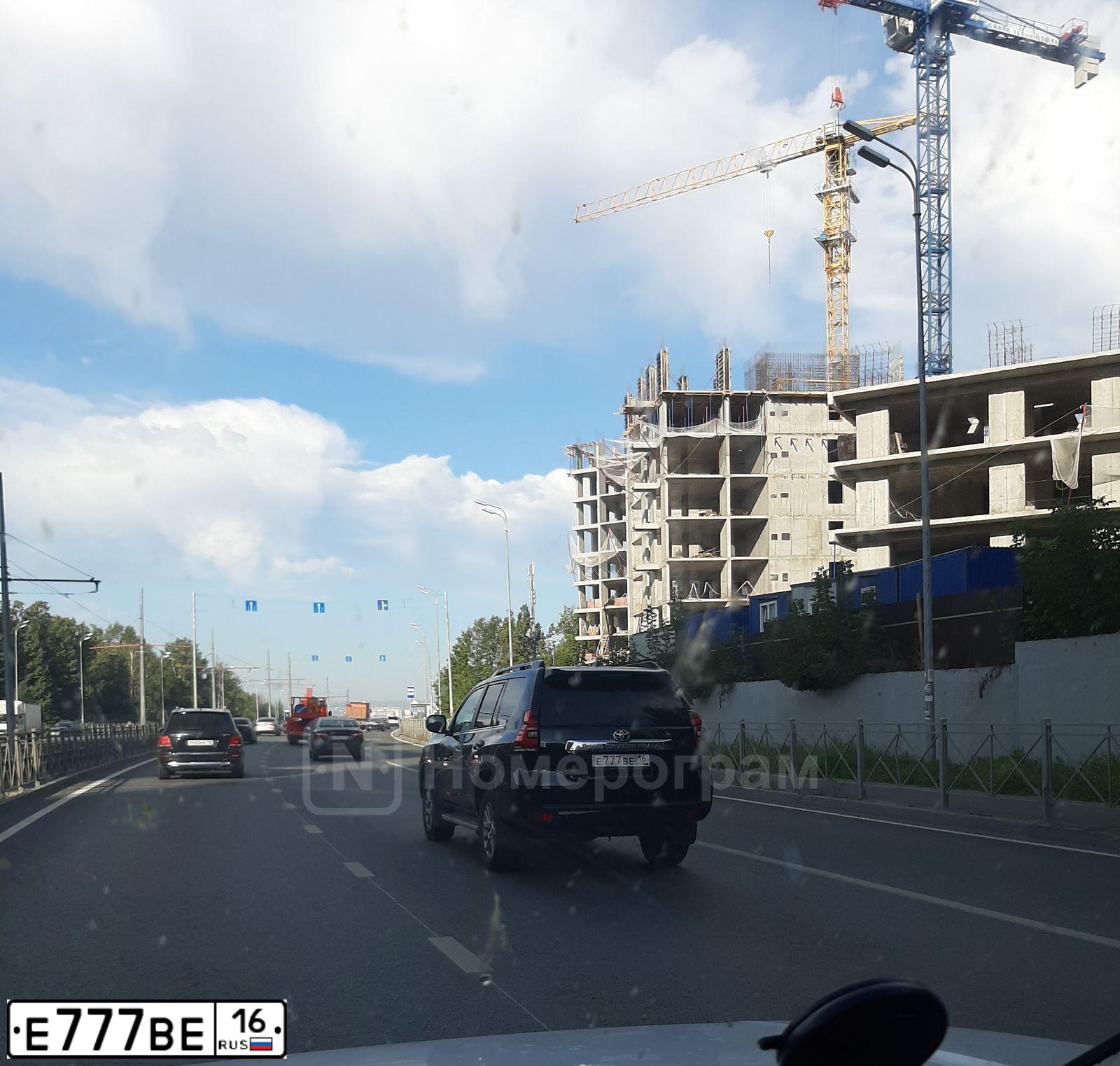 Фото автомобиля TOYOTA LANDCRUISER, 2013 — госномер Е777ВЕ16. Цвет: ЧЕРНЫЙ
