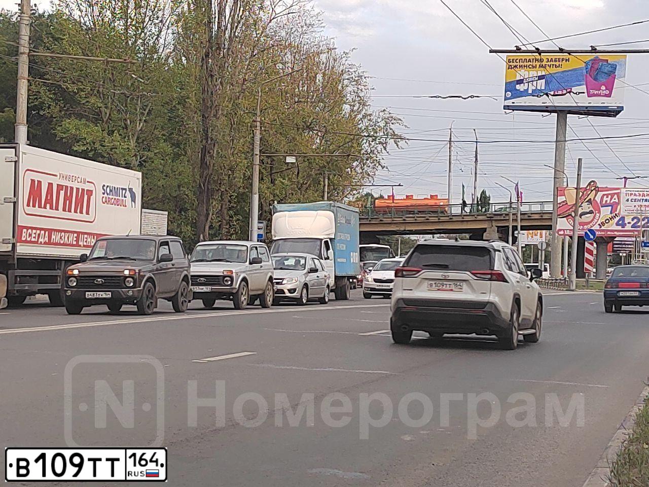 Фото автомобиля TOYOTA RAV4, 2020 — госномер В109ТТ164. Цвет: Белый