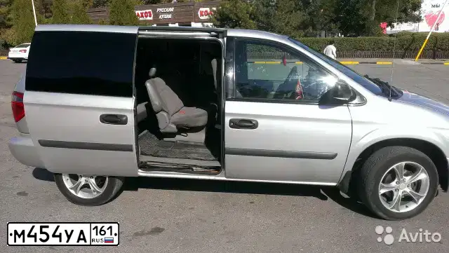 Фото автомобиля DODGE /GRAND/ CARAVAN, 2004 — госномер В993ХК161. Цвет: СЕРЕБРИСТЫЙ