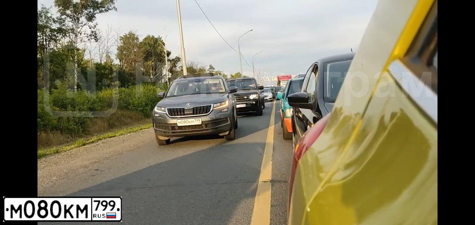 Фото автомобиля SKODA KODIAQ, 2018 — госномер М080КМ799. Цвет: ТЕМНО-СЕРЫЙ