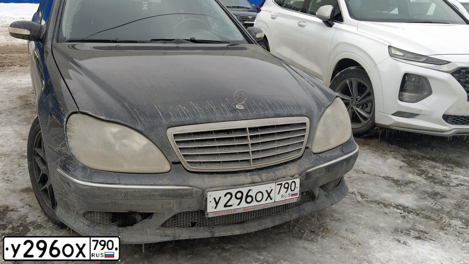 Фото автомобиля MERCEDES-BENZ S500, 2005 — госномер Е085РН790. Цвет: ЧЕРНЫЙ