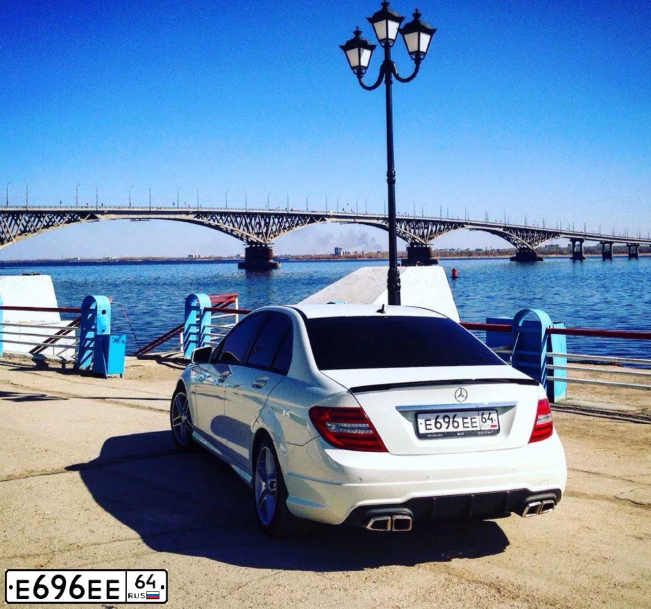 Фото автомобиля MERCEDES C-KLASSE, 2011 — госномер Е696ЕЕ64. Цвет: Белый