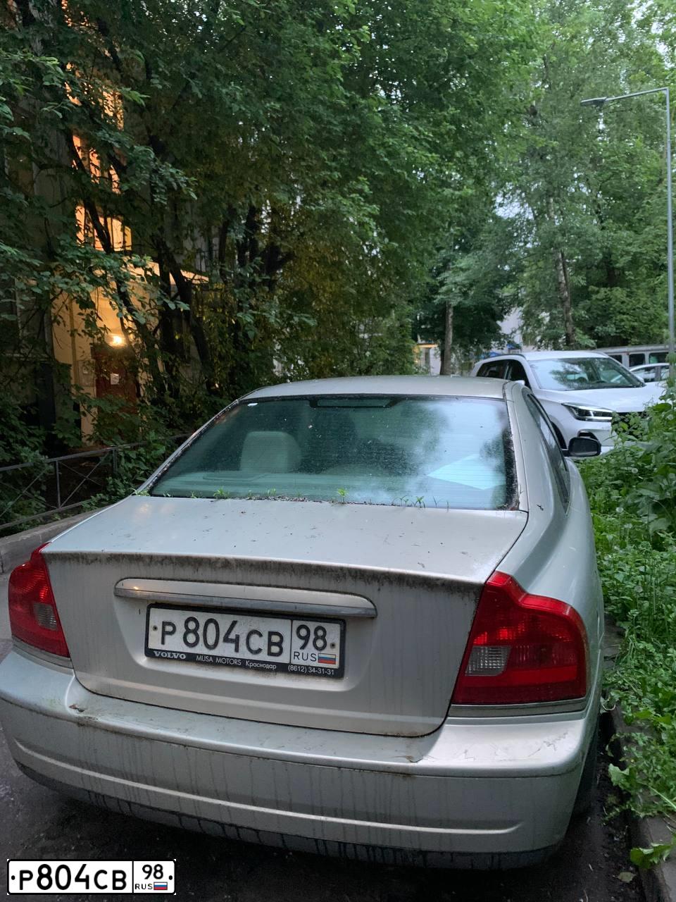 Фото автомобиля VOLVO S80, 2003 — госномер Р804СВ98. Цвет: ЗОЛОТИСТЫЙ
