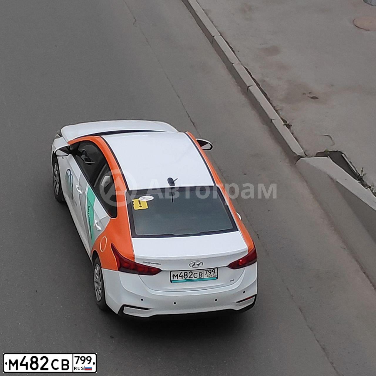 Фото автомобиля HYUNDAI SOLARIS, 2019 — госномер М482СВ799. Цвет: Белый