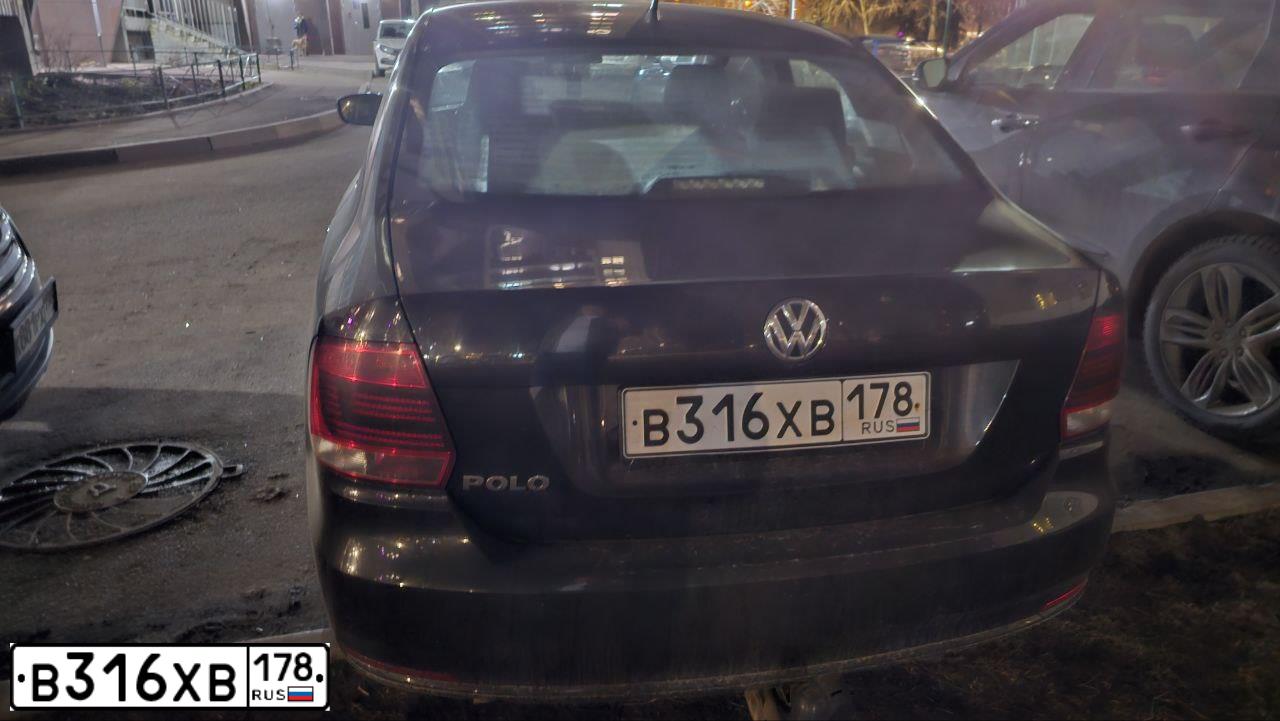 Фото автомобиля VOLKSWAGEN POLO, 2015 — госномер В316ХВ178. Цвет: ЧЕРНЫЙ